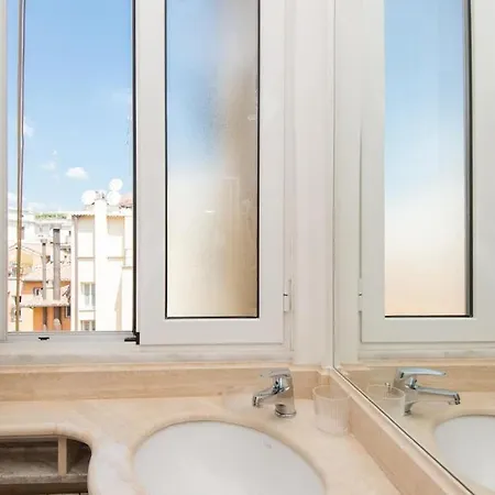 Trevi Fountain Luxury アパート