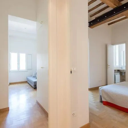 Trevi Fountain Luxury アパート *